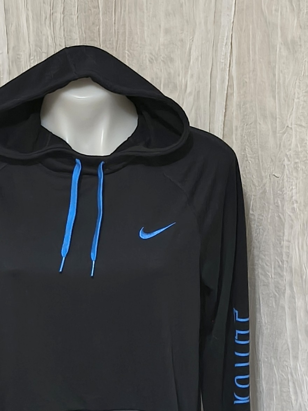 Nike - Picture 2 of 4